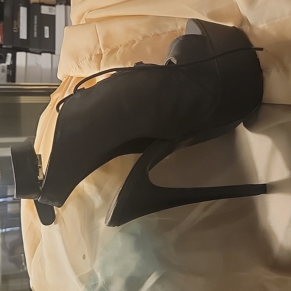 Shoes - Picture 2 of 3